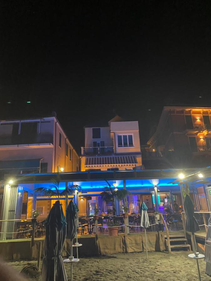 Fronte Mare Con Terrazzo Zio * Alassio